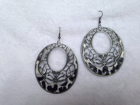 OVAL LEOPARD PRINT WITH FLORAL CUTOUT EARRING - All That Glitters